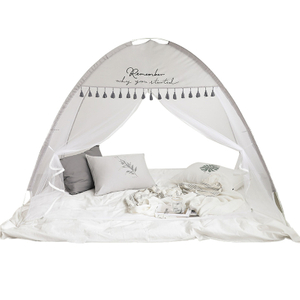 Hängendes süßes Pop-Up-Moskitonetz Schönes Kinder-Babybett mit Netz