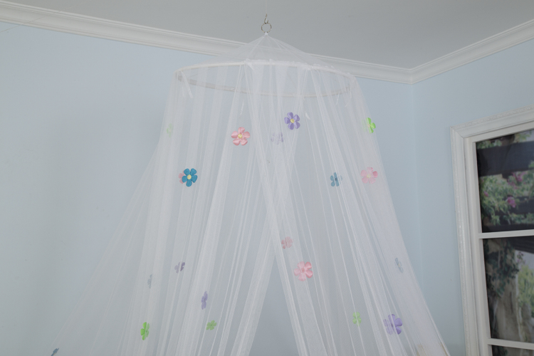 Benutzerdefinierte Farbe zum Aufhängen, Queen-Size-Bett, Moskito-Schutznetz mit vierfarbiger Blume